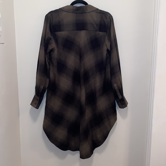 Lisa Rinna Collection Hi Low Plaid Button Down Shirt - Picture 4 of 5